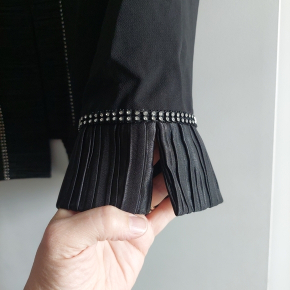 Moshita Couture Black Rhinestone Blazer Jeweled Closure 24W Wedding Formal - Picture 9 of 10